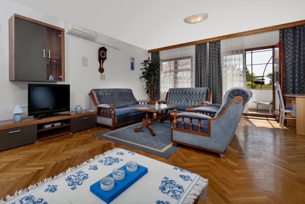 Elena Apartment *
